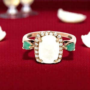 Feiner äthiopischer Opal und Smaragd Ring | Rosegold Sterlingsilber Solitär | Zierliches handgemachtes Geschenk für Sie | vorschlagen Ring