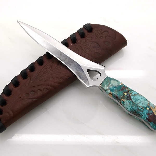 Stalen dolk, handvat van chrysocolla-edelsteen, leren schede