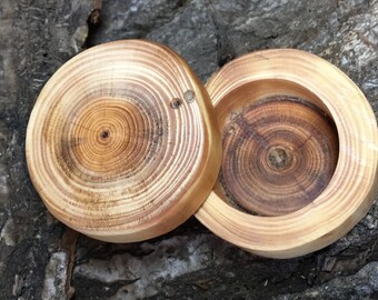 Made from recycled wood with a varnished finish to make the perfect trinket box