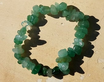 Green Aventurine Crystal Chip Bracelet Semi Precious Gemstone Stackable Yoga Healing Natural Stone Reiki Crystal Metaphysical Meaning