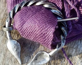 Brooch Pin Celtic Leaf Pin Irish Shawl Cloak Pin Scarf LG Kilt Pewter Vintage Viking Wicca Triquetra Pagan Medieval Renfair Costume Wedding