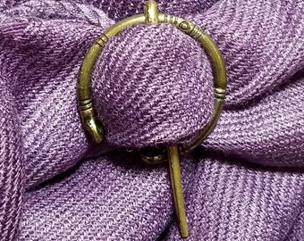Brooch Pin Celtic Knot Pin Irish Shawl Cloak Pin Scarf Kilt Bronze Vintage Viking Wicca Triquetra Pagan Medieval Renfair Costume Wedding