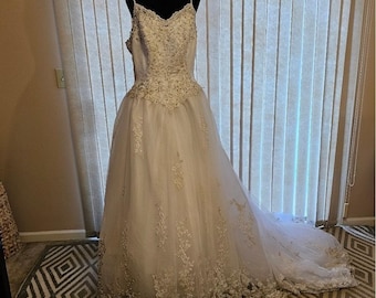 Mary's Elegant White Lace Wedding Dress 14
