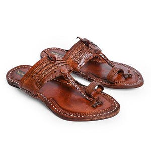 Brown Leather Sandals for Men Kolhapuri Chappal Gifts for him Men&#39;s Gift Unique Slip on Sandals India Punjabi men jutti Leather mens Slipper
