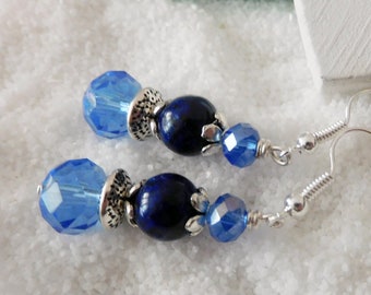 Lapis Lazuli Ohrringe mit blauen Glasperlen, 3 cm , versilberte Ohrhaken, festliche  Perlen Ohrringe, Brautjungfer Schmuck