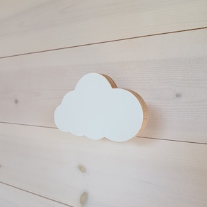 Puede incluir: Decoraci&oacute;n de pared de nube de madera blanca. La nube es una forma simple con bordes redondeados.
