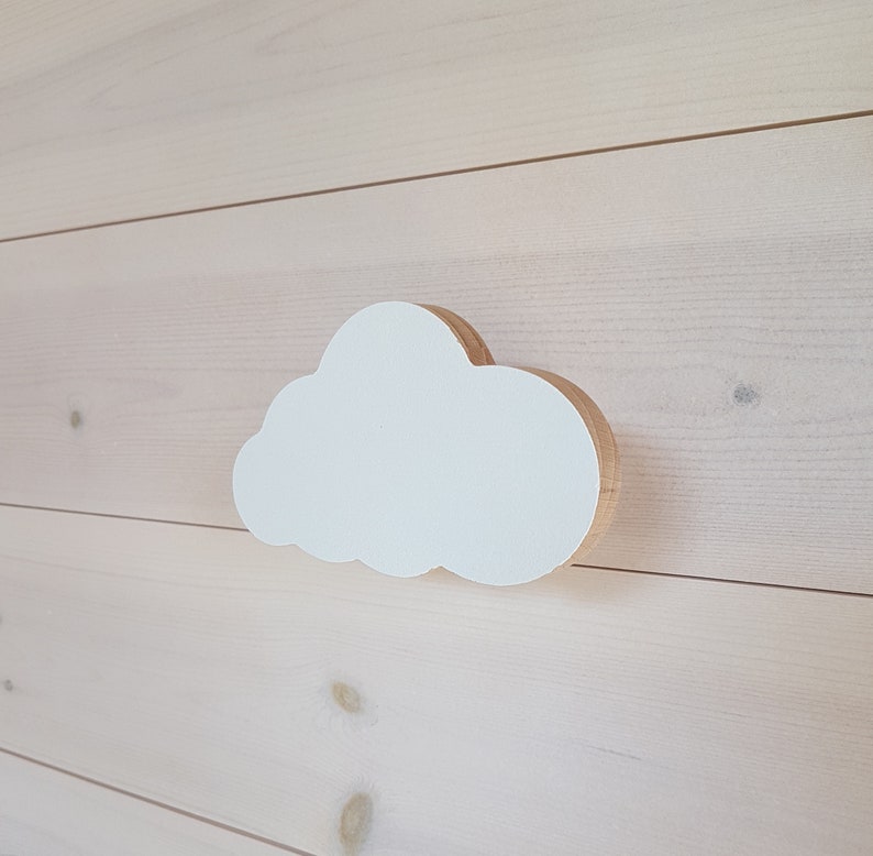 Puede incluir: Decoraci&oacute;n de pared de nube de madera blanca. La nube es una forma simple con bordes redondeados.