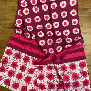 Handgefärbter Batik Schal Maroon Dots