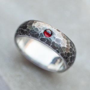 Hammered Silver Garnet band, Pyrope ring, Brutalist Viking Mans Band, Minimalist Promise ring, Oxidized Faceted Men&#39;s Wedding Band