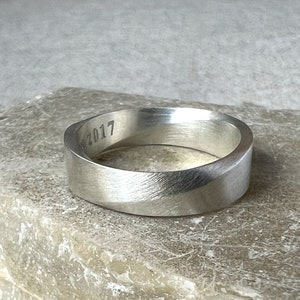 5,5 mm Matte Mobius Ring, Personalized Mobius White Silver Bridal ring, Twisted Wedding Band, Promise Ring