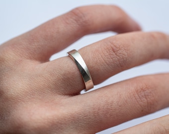 Ehering, Mobius-Ring, personalisierter Mobius-Weiß-Silber-Brautring, gedrehter Ehering, Versprechensring, minimalistisches Band
