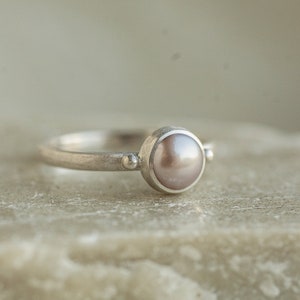 Sterling silver pink pearl ring, Pearl engagement ring, Dainty pearl ring, Minimalistic ring, June birthstone ring
