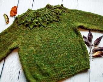 Pull tricoté fait à la main pour les filles, joug de feuilles de dentelle avec bobbles, en couleur olive, en mérinos / laine / alpaga / fil de laine d’alpaga