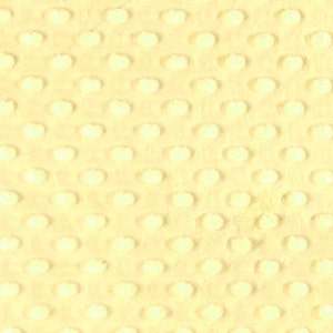 Peut inclure: Un gros plan sur un tissu jaune avec un motif textur&eacute; de petits cercles en relief.