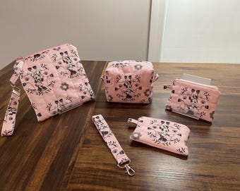 Minnie Mouse Accessory Bag, Disney Wristlet, Minnie mini pouch, zippered pouch, wristlet strap, carry with me bag, coloring case, hair clips