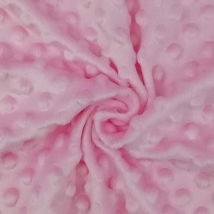 Puede incluir: Tela rosa con un patr&oacute;n de puntos texturizados en relieve. La tela es suave y afelpada.