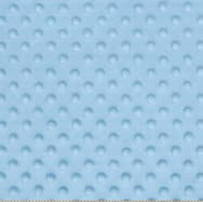 K&ouml;nnte beinhalten: Hellblauer, strukturierter Stoff mit einem dezenten Muster aus kleinen, erhabenen Punkten.