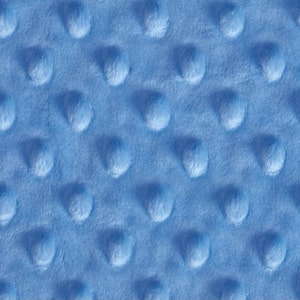 Puede incluir: Primer plano de una tela azul claro con un patr&oacute;n texturizado de peque&ntilde;os c&iacute;rculos en relieve.