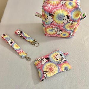 Neceser de viaje con diseño de Snoopy, con cremallera, para la muñeca, llavero, neceser, monedero, correa para la muñeca, diseño floral, accesorio para mochila.