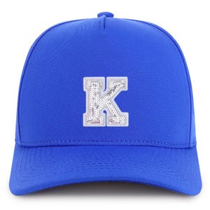 Gorra de béisbol de algodón de 5 paneles con parche de lentejuelas de la letra K de Stitchfy (SF-AP0312-NIS-GNV-007)