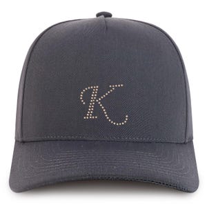 Gorra de béisbol de algodón de 5 paneles con parche de diamantes de imitación de la letra K de Stitchfy (SF-AP0338-NIS-GNV-007)