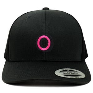 Gorra de malla de camionero de 6 paneles con parche del alfabeto "O" de Stitchfy (SF-AP0102-FLX-6606)