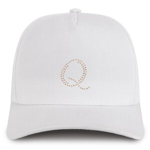 Gorra de béisbol de algodón de 5 paneles con parche de estrás y letra Q de Stitchfy (SF-AP0344-NIS-GNV-007)