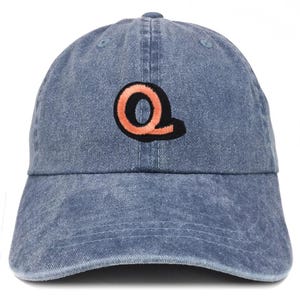 Gorra de béisbol lavada con parche "Q" del alfabeto de Stitchfy, teñida con pigmentos (SF-AP0104-MGC-7601)