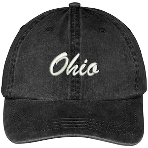 Può includere: Cappellino da baseball nero con testo ricamato in bianco che recita "Ohio".