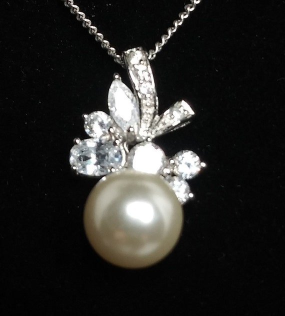 Sterling silver setting and chain, faux pearl and 