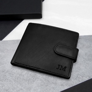 Portafoglio bifold in pelle RFID personalizzato da uomo - Regali per lui - Regalo di anniversario - Portafoglio personalizzato - Regalo di nozze - Regalo per uomo - Portafoglio con monogramma
