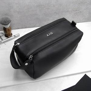 Personalised Men&#39;s Large Leather Wash Bag - Toiletry Bag - Gift For Dad - Personalized Leather - Travel Gift - Anniversary Gift