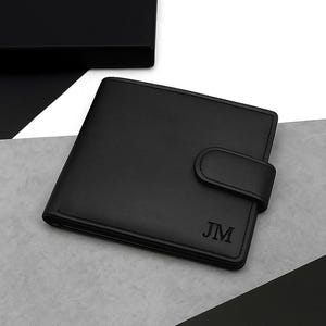 Spersonalizowany męski portfel skórzany z trzema złączkami RFID – Prezent dla niego – Prezent na rocznicę – Portfel z nadrukiem – Prezent ślubny – Prezent dla mężczyzny – Portfel z monogramem