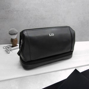 Personalised Men's Leather Wash Bag Toiletry Bag Gift For Dad Dad Gift Personalized Leather Travel Gift Anniversary Gift image 1