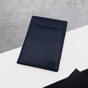 Gepersonaliseerde RFID lederen paspoortomslag - jubileumcadeau - cadeau voor hem - cadeau voor haar - reiscadeau - reisaccessoire - 3e verjaardag