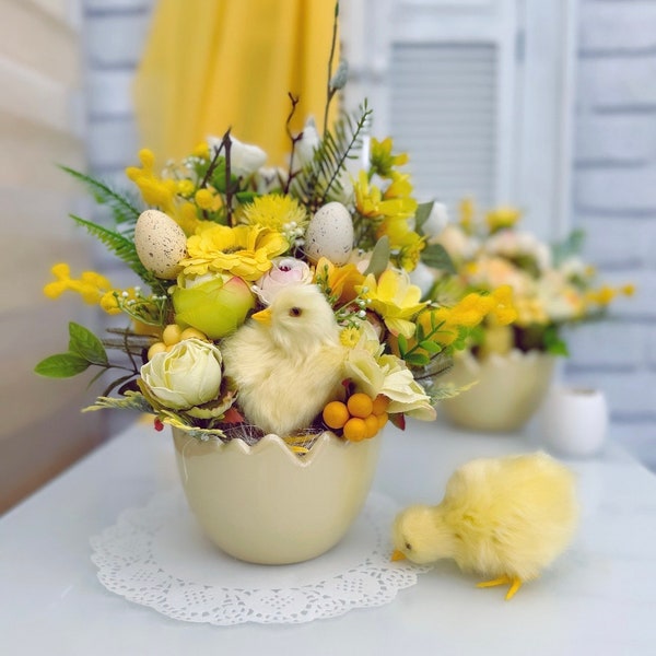 Easter Centerpiece. Spring Floral Arrangement. Easter gift. Bright Easter decoration. Easter pot. Easter Decoration. Easter Egg