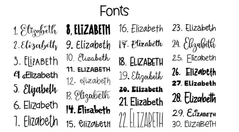 Peut inclure: Image en noir et blanc pr&eacute;sentant 30 styles de polices diff&eacute;rents du nom "Elizabeth". Le mot "Fonts" est en haut. Chaque style est num&eacute;rot&eacute; et affich&eacute; dans diverses polices cursives, grasses et d&eacute;coratives.
