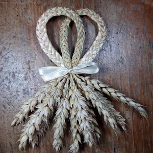 Muñeco de maíz tradicional como símbolo del amor