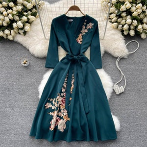 French Long-sleeve V-Neck Embroidery Lace Dress