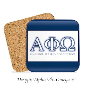 Könnte beinhalten: Ein blauer und weißer Untersetzer mit den Buchstaben "ΑΦΩ" und dem Text "BE A LEADER, BE A FRIEND, BE OF SERVICE".