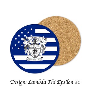 May include: A round cork coaster with a blue and white American flag design. The flag has a crest in the centre with the text "ΗΓΕΜΟΝΕΣ - ΕΝ - ΑΝΘΡΩΠΟΙΣ - ΕΙΝΑΙ".