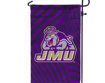 Flaggenbanner im Garten der James Madison University