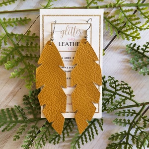 Boucles d&#39;oreilles feuille en cuir moutarde, boucles d&#39;oreilles en cuir plume