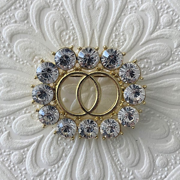 Rhinestone brooch, Oval rhinestone brooch, Gold and rhinestone brooch, Vintage rhinestone brooch, Chanel style brooch, Vintage rhinestones