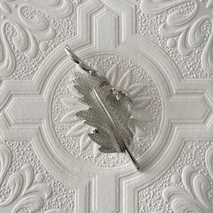 Spilla a foglia d&#39;argento, spilla a foglia, spilla Coro, spilla firmata Coro, spilla Coro vintage, spilla in argento, spilla di metà secolo, spilla Coro in argento