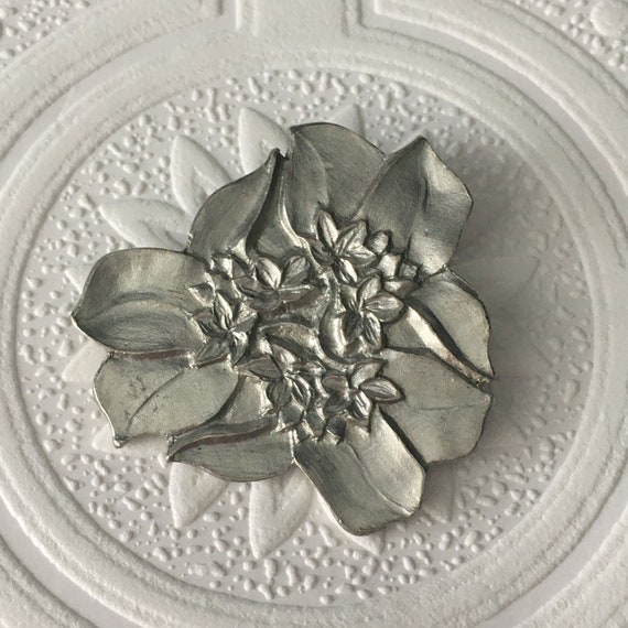 Pewter brooch, Pewter flower brooch, Pewter flora… - image 2