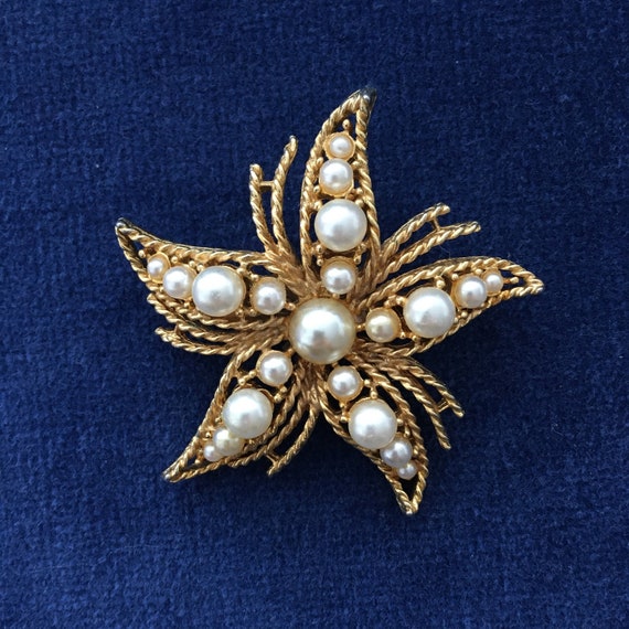 VINTAGE PEARL PIN STAR VINTAGE PEARL PIN STAR