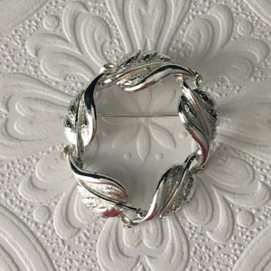 Coro brooch, Signed Coro brooch, Silver brooch, Silver wreath brooch, Silver oval brooch, Silver leaf brooch, Silver Coro brooch, Silver pin