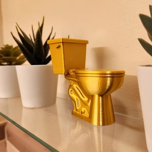 3D Printed Golden Throne - This little toilet is a fun Easter egg to add to your home decor or dollhouse