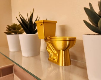 3D-geprinte Gouden Troon - Dit kleine toilet is een leuk paasei om toe te voegen aan je interieur of poppenhuis